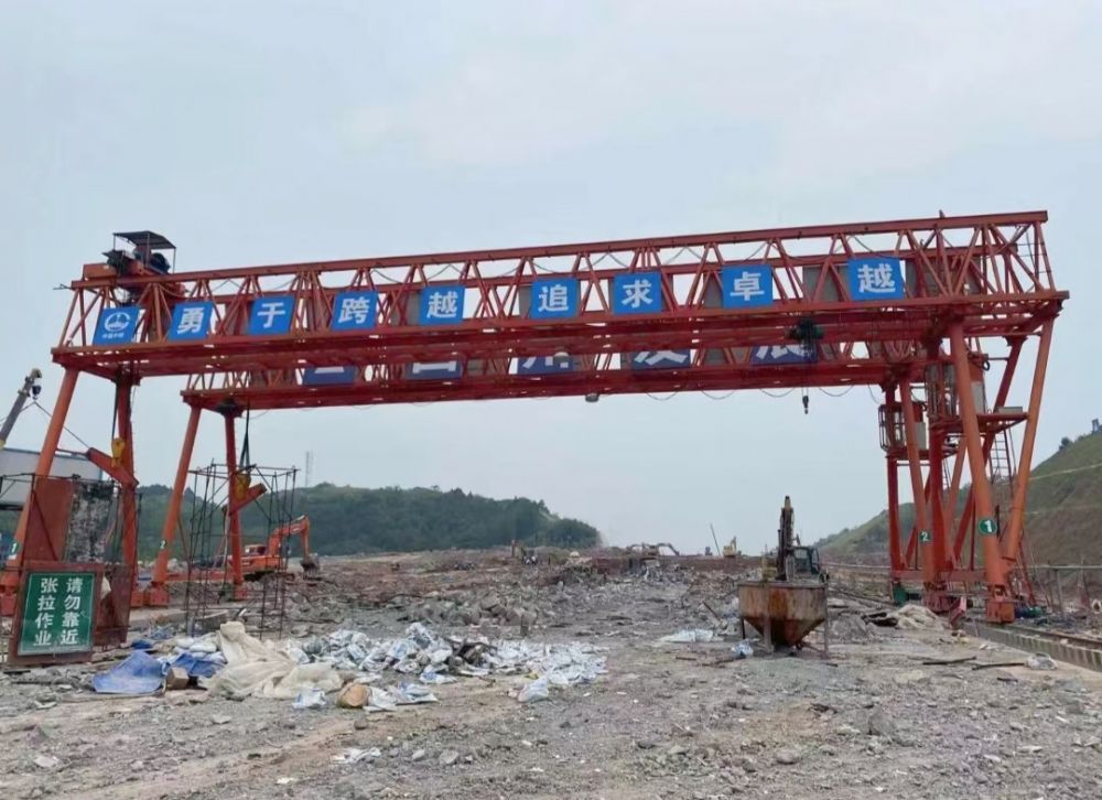 提梁機、路橋門機、MG型桁架門式起重機廠家、價格